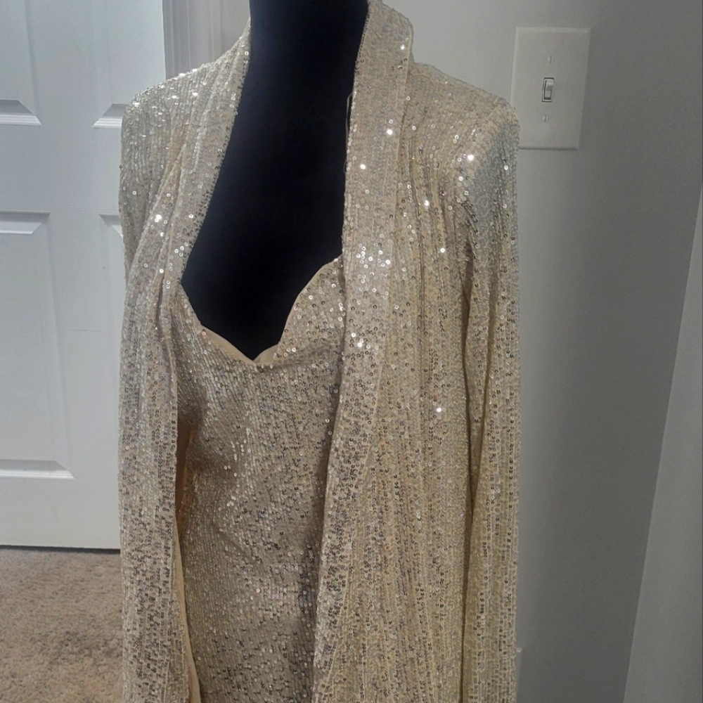Attract the Paparazzi 2 piece Mini Dress Set in silver